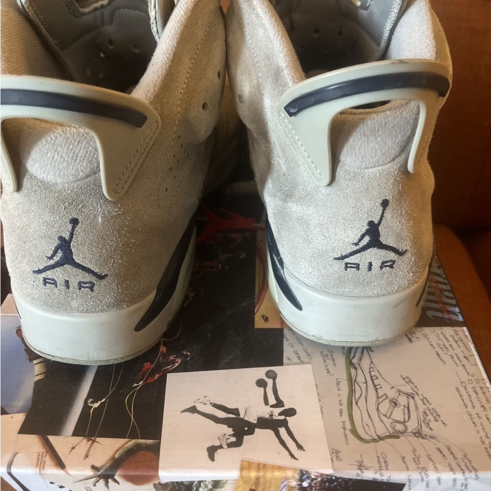 Jordan Sneakers in Beige and Navy